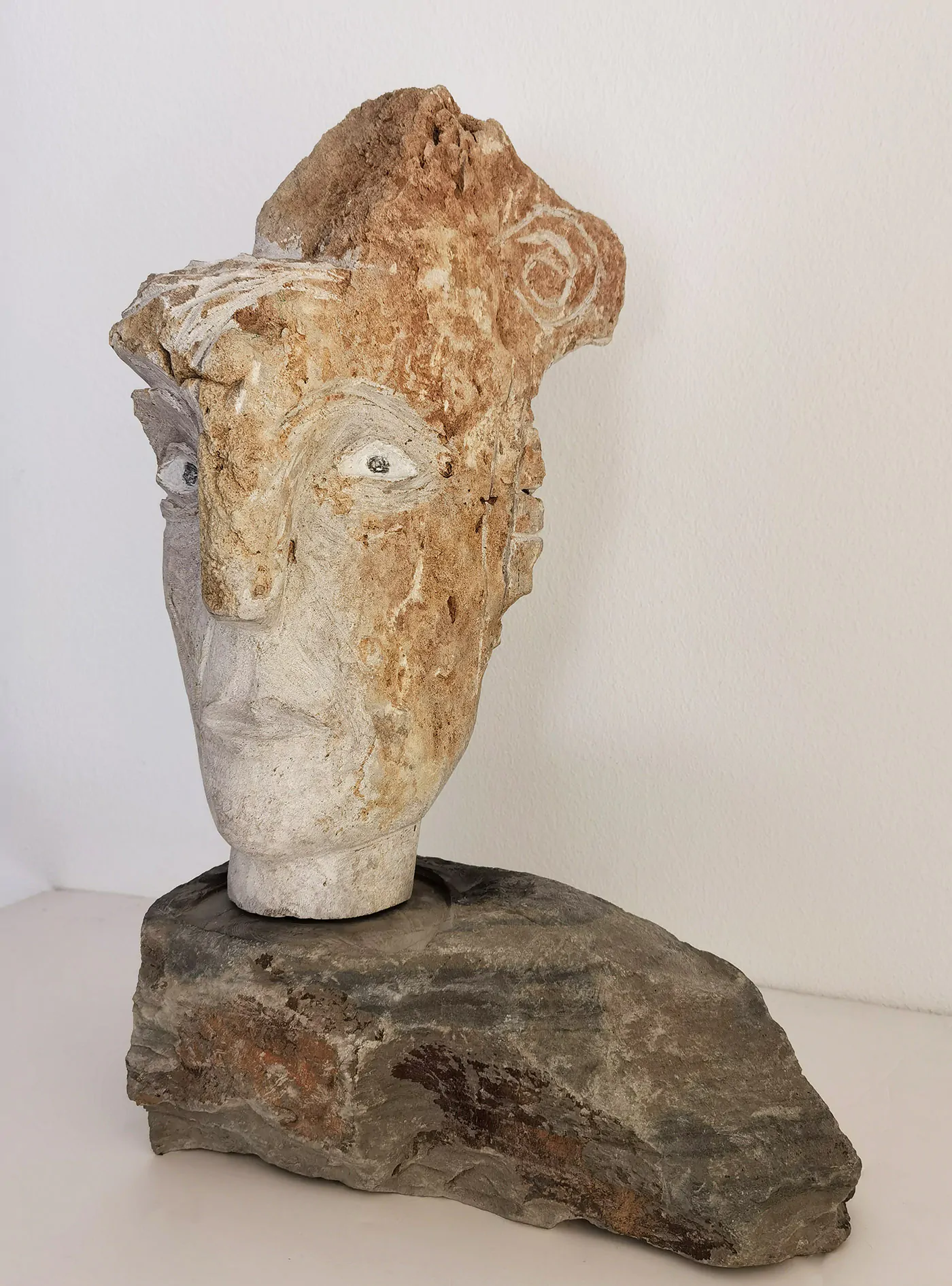 Carlos Ferreira - Esfinge, Escultura em calcário