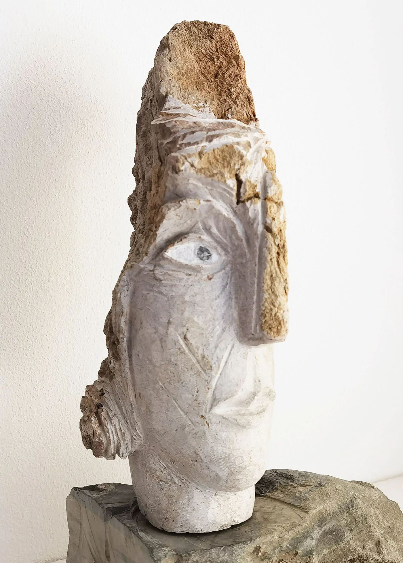Carlos Ferreira - Esfinge, Escultura em calcário