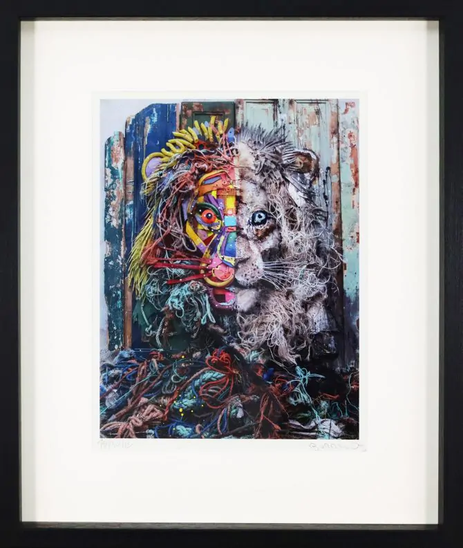 Bordalo II. Half Lion. Serigrafia sobre papel 15-30 Hc. Dimensão: 36.5 x 27 cm. Dimensão com moldura: 58.5 x 49 cm