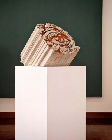 Vhils-Oxidra-Escultura em betão e oxido de ferro fundido-Dimensão: 25 x 37 x 26 cm - 2025