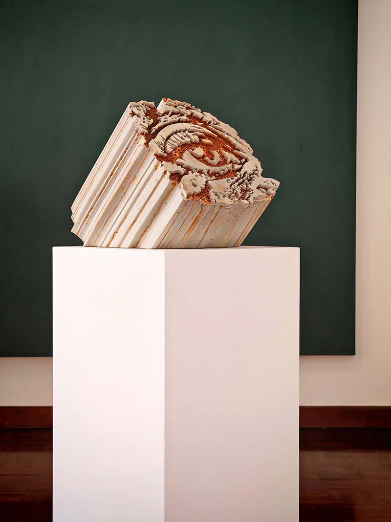 Vhils-Oxidra-Escultura em betão e oxido de ferro fundido-Dimensão: 25 x 37 x 26 cm - 2025