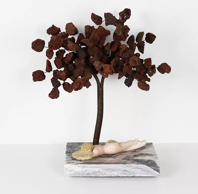 Carlos Rodrigues-s título-escultura em mármore-24x17x44 cm